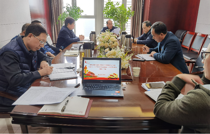 集團(tuán)公司黨委理論學(xué)習(xí)中心組專題學(xué)習(xí)《習(xí)近平關(guān)于防范風(fēng)險(xiǎn)挑戰(zhàn)、應(yīng)對(duì)突發(fā)事件論述摘編》等文件精神