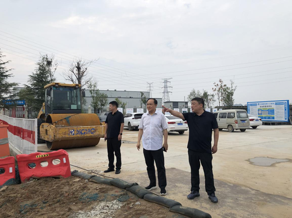鄭州市建設投資集團有限公司黨委委員、副總經(jīng)理張巖到侯寨新鎮(zhèn)區(qū)安置區(qū)調研項目建設工作